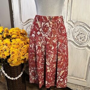 St. John Sport Floral Red and Cream Brocade Women's Pleated Skirt